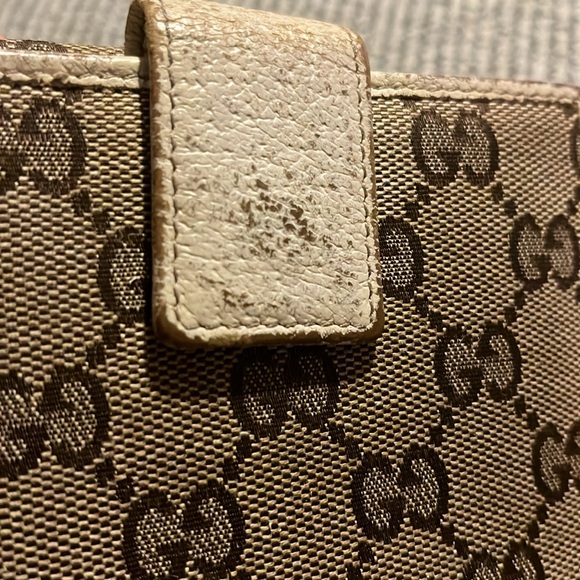 GUCCI wallet with charm *** has flaws - Picture 7 of 17